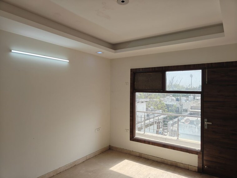 Room, mahendru enclave 3 Bedroom 150 Sq.Yd. Builder Floor In Mahendru Enclave Delhi 10129211