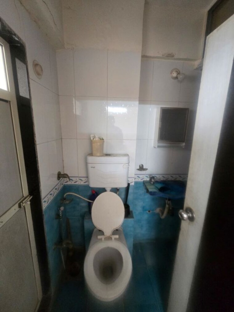 Bathroom, andheri-chs 2 Bedroom 650 Sq.Ft. Apartment In Andheri West Mumbai 10143968