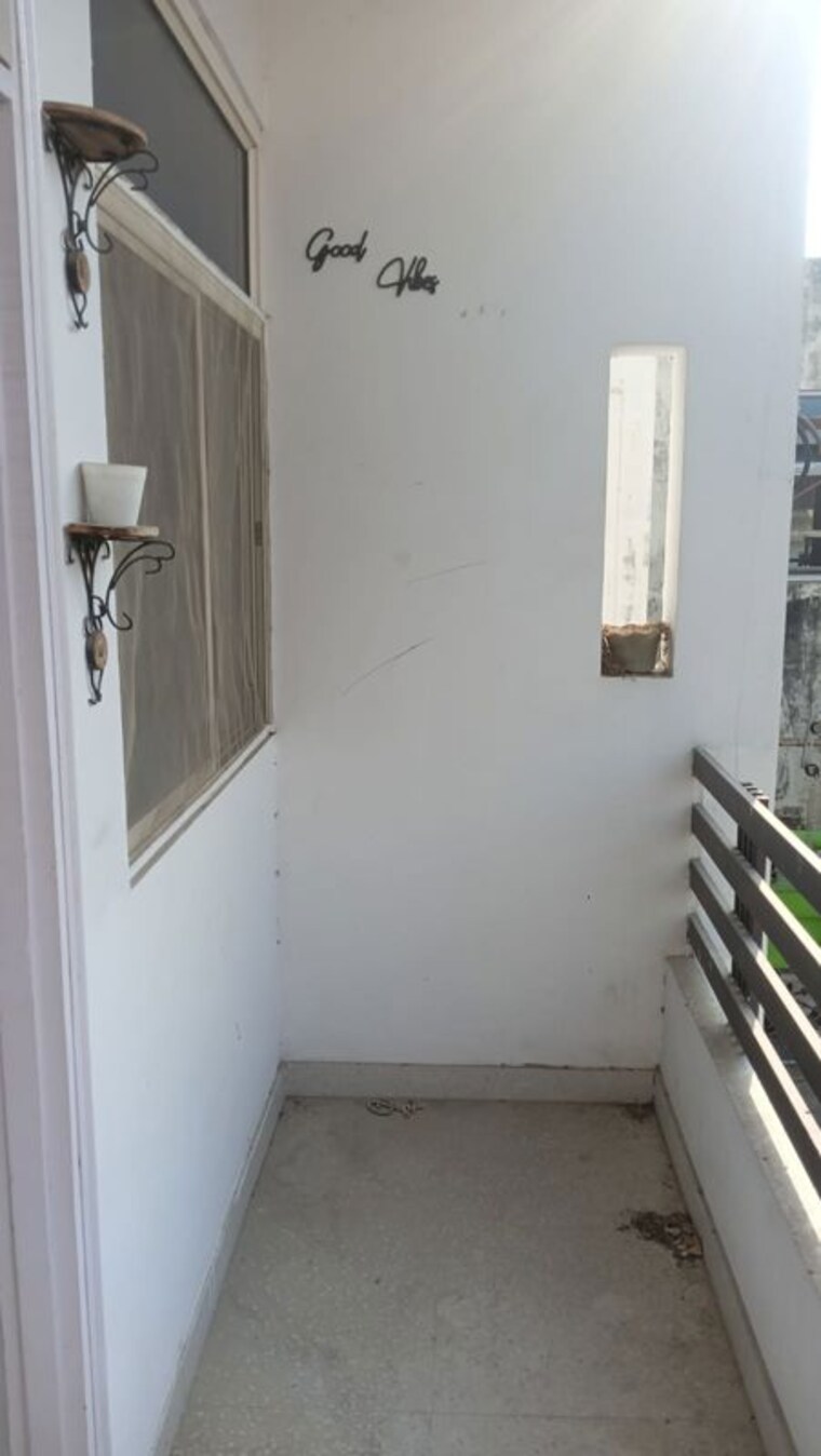 Balcony, im-apartments 2.5 Bedroom 1000 Sq.Ft. Apartment In Indira Nagar Lucknow 10143975