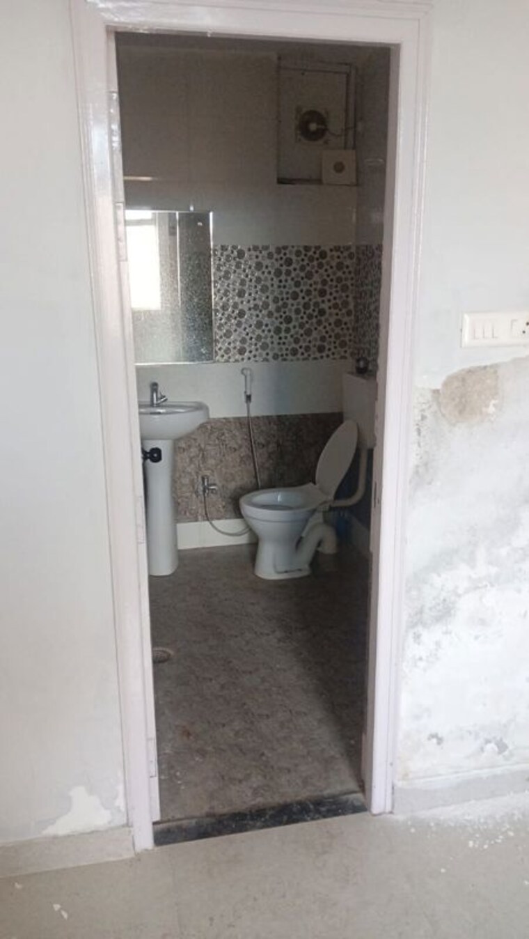 Bathroom, im-apartments 2.5 Bedroom 1000 Sq.Ft. Apartment In Indira Nagar Lucknow 10143975