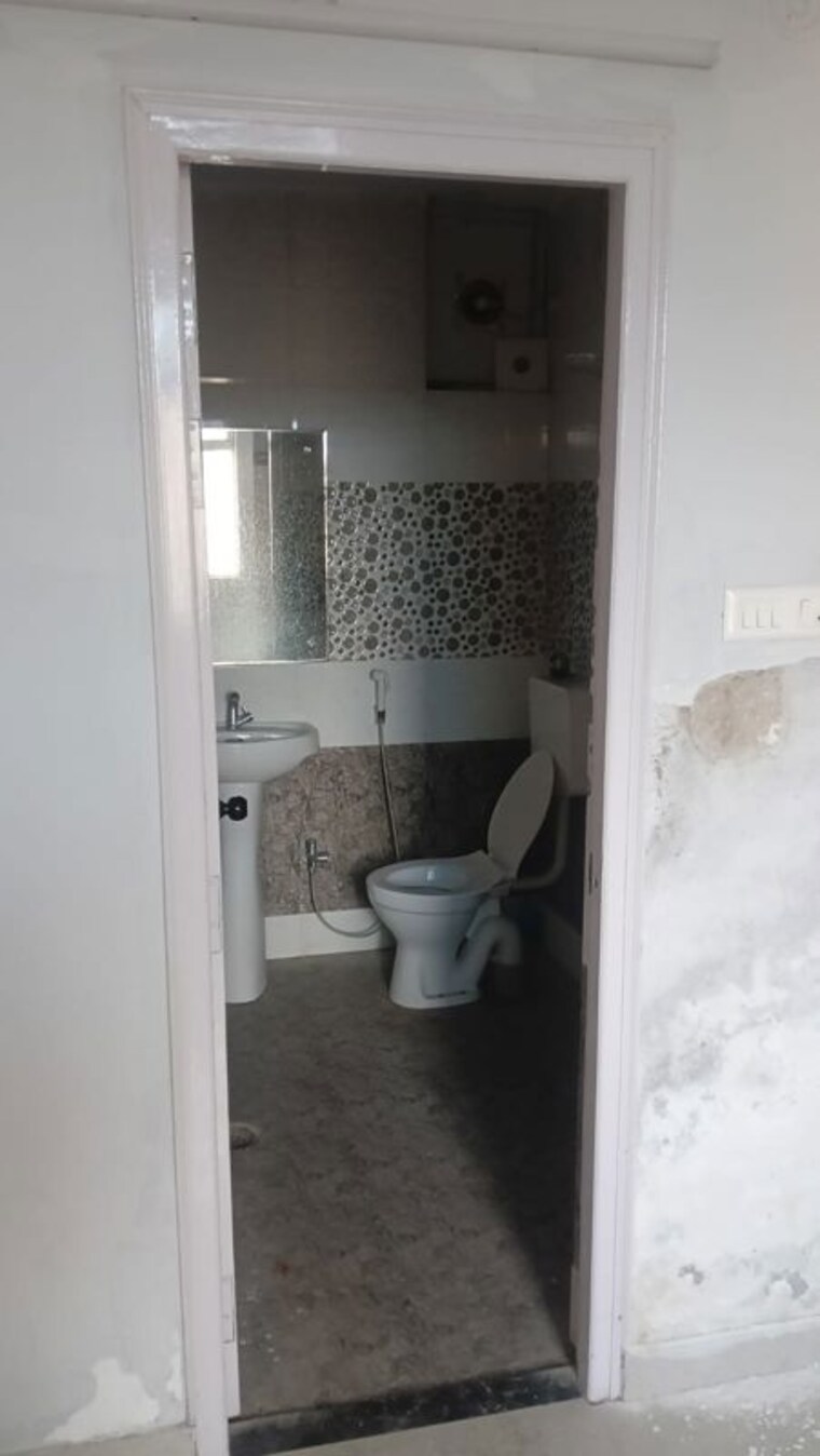 Bathroom, im-apartments 2.5 Bedroom 1000 Sq.Ft. Apartment In Indira Nagar Lucknow 10143975