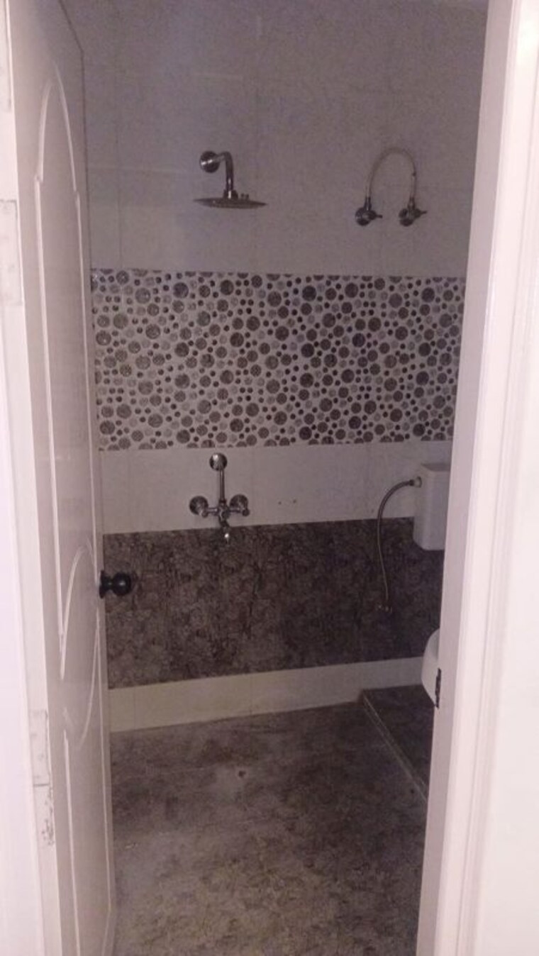 Bathroom, im-apartments 2.5 Bedroom 1000 Sq.Ft. Apartment In Indira Nagar Lucknow 10143975