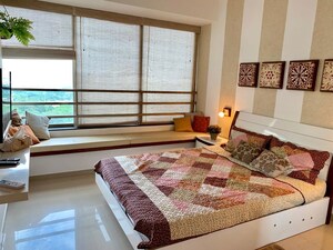 Bedroom in 2.5 BHK Apartment at Oberoi Realty Splendor, Andheri East – for Rent