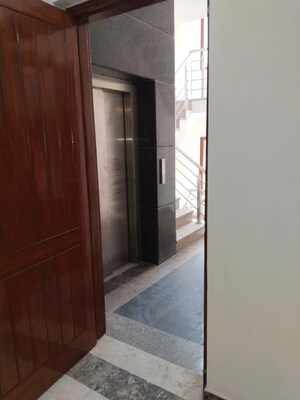 Room in 3 BHK Builder Floor at Sector 44 – for Rent