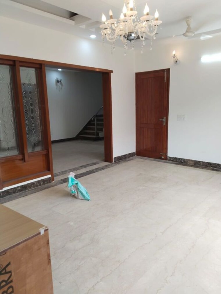 Room, sector 44 3 Bedroom 2700 Sq.Ft. Builder Floor In Sector 44 Noida 10143989