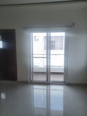 Room in 3 BHK Apartment at Kokapet – for Rent