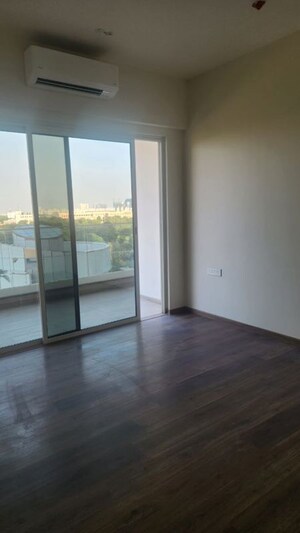 Room in 4 BHK Apartment at Kalpataru Vista, Sector 128 – for Sale