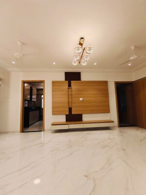 Room in 2 BHK Apartment at Silvanto Apartment, Chembur – for Rent