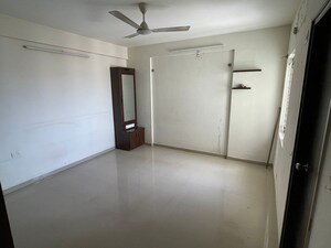 Room in 3 BHK Apartment at ND Sepal, Hsr Layout – for Rent
