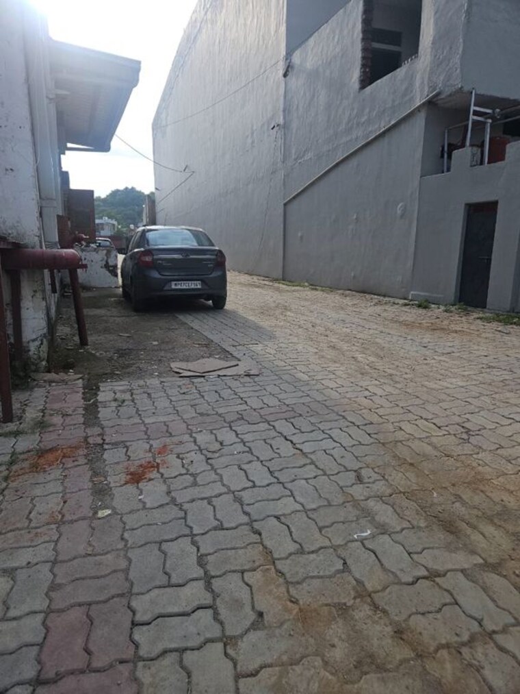  Parking, runkata Commercial Warehouse 150000 Sq.Ft. In Runkata Agra 10144065