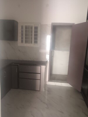 Room in 3 BHK Apartment at Manikonda – for Rent