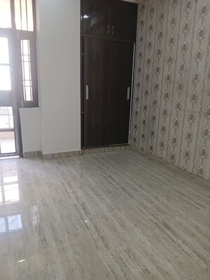 Room in 2 BHK Builder Floor at Vasundhara Sector 17 – for Sale