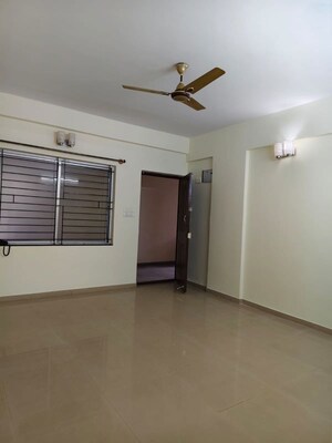Room in 2 BHK Apartment at Halasuru – for Rent