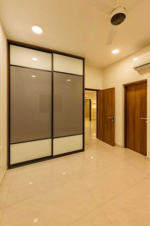 Room in 4 BHK Apartment at Prestige Beverly Hills, Kokapet – for Rent
