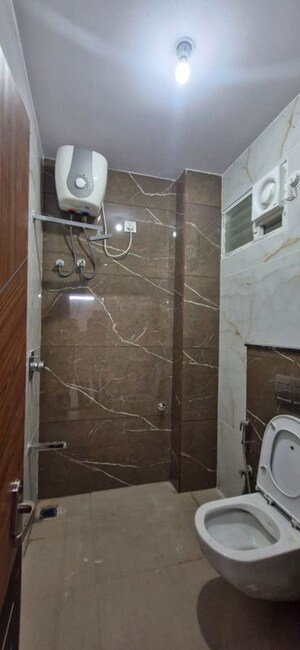 Bathroom in 1 BHK Apartment at Indiranagar – for Rent