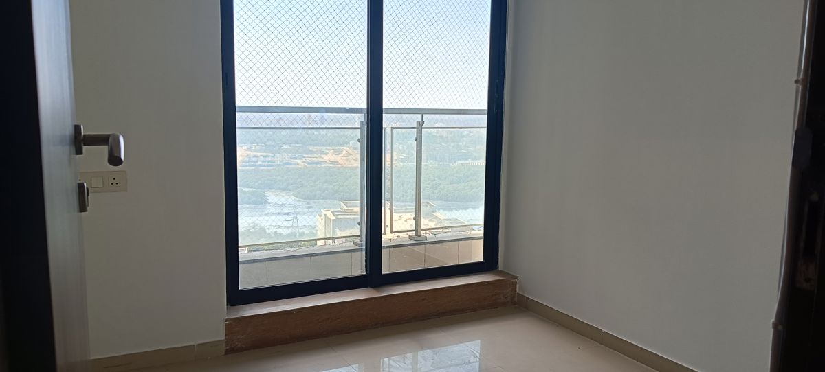 2 BHK 750 Sq.Ft. Apartment in Rustomjee Elanza