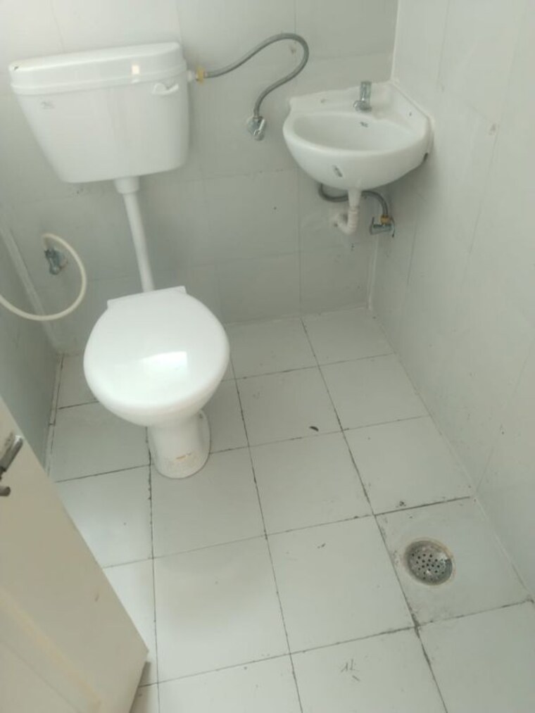 Bathroom, paarth-aadyant 3.5 Bedroom 1750 Sq.Ft. Apartment In Gomti Nagar Lucknow 10144149
