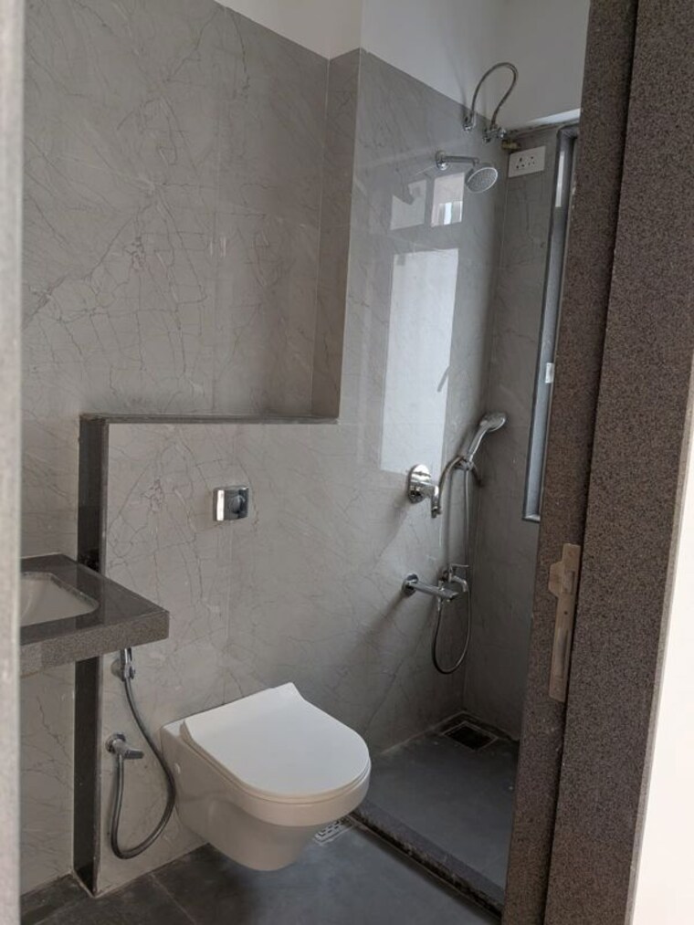Bathroom, jain-shree-pandurang-gore-complex 2 Bedroom 980 Sq.Ft. Apartment In Goregaon East Mumbai 10144151