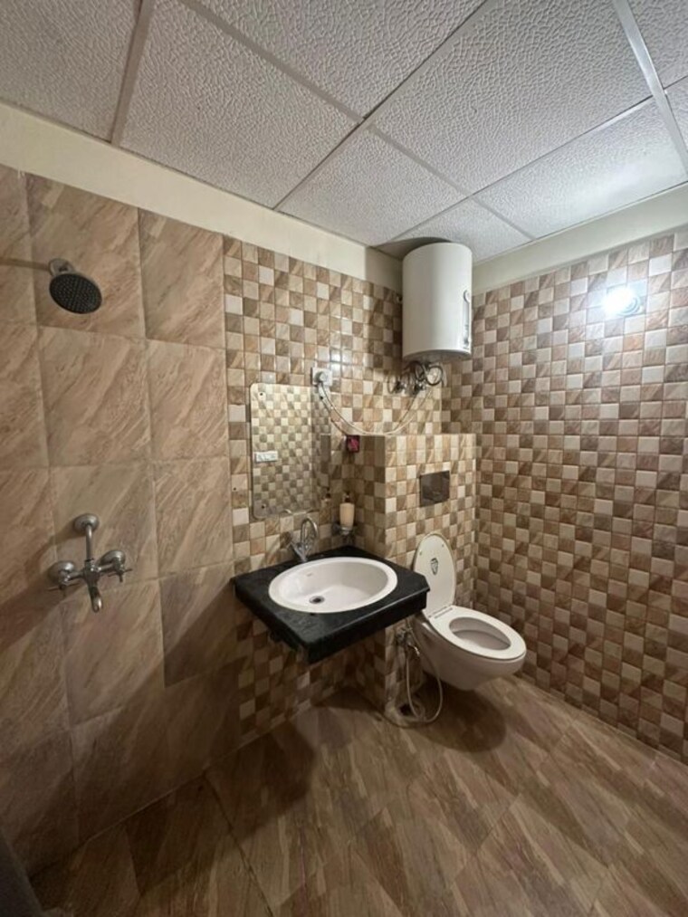 Bathroom, levana-celebrity-gardens 3.5 Bedroom 1775 Sq.Ft. Apartment In Sushant Golf City Lucknow 10144156
