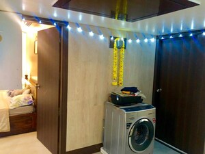 Furnished Amenities in 3 BHK Apartment at Parsvnath Planet, Gomti Nagar – for Rent