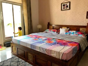 Bedroom in 3 BHK Apartment at Parsvnath Planet, Gomti Nagar – for Rent