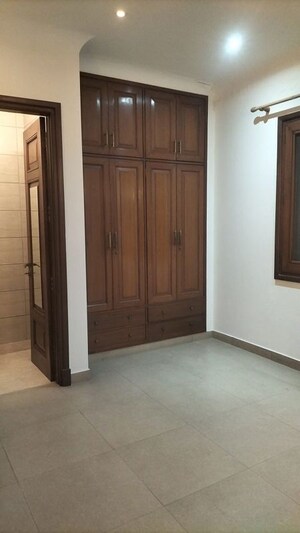 Room in 4 BHK Builder Floor at Vasant Vihar – for Rent