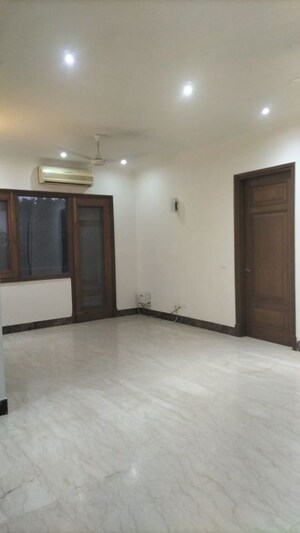Room in 4 BHK Builder Floor at Vasant Vihar – for Rent