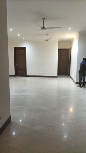 Room in 4 BHK Builder Floor at Vasant Vihar – for Rent
