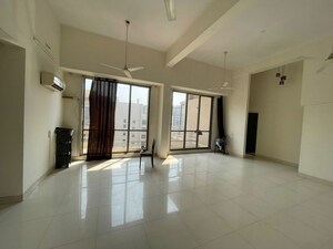 Room in 4 BHK Apartment at Kohinoor City Phase I, Kurla – for Rent