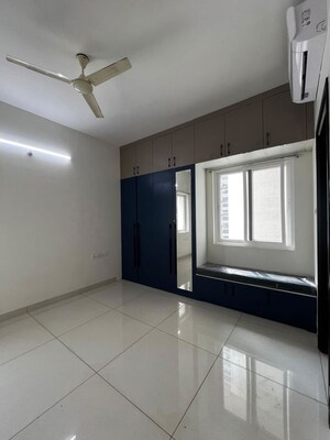 Room in 3 BHK Apartment at Aparna Zenon, Puppalaguda – for Rent