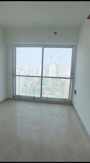 Room in 3 BHK Apartment at Kalpataru Magnus, Bandra East – for Rent