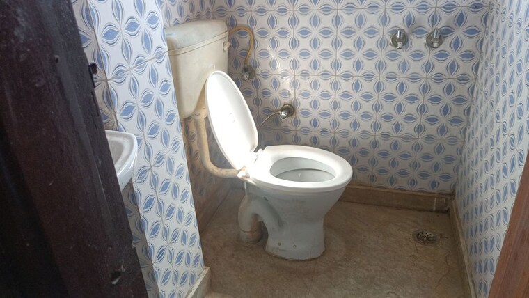 Bathroom, vaishali sector 3 2 Bedroom 655 Sq.Ft. Builder Floor In Vaishali Sector 3 Ghaziabad 10136834