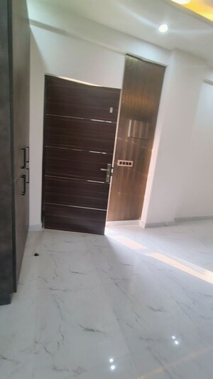 Room in 3 BHK Apartment at Pivotal Paradise, Sector 62 – for Rent