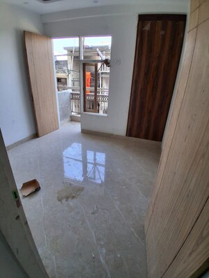 Room in 4 BHK Apartment at Unitech The Close North, Sector 50 – for Sale