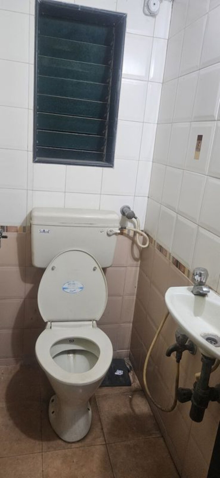 Bathroom, kakad-estate-worli 2 Bedroom 1000 Sq.Ft. Apartment In Worli Mumbai 10144205