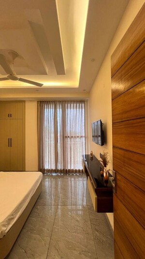 Room in 6 BHK Villa at Malsi – for Rent