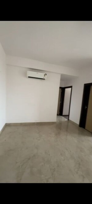 Room in 4 BHK Apartment at Paras Dews, Sector 106 – for Sale