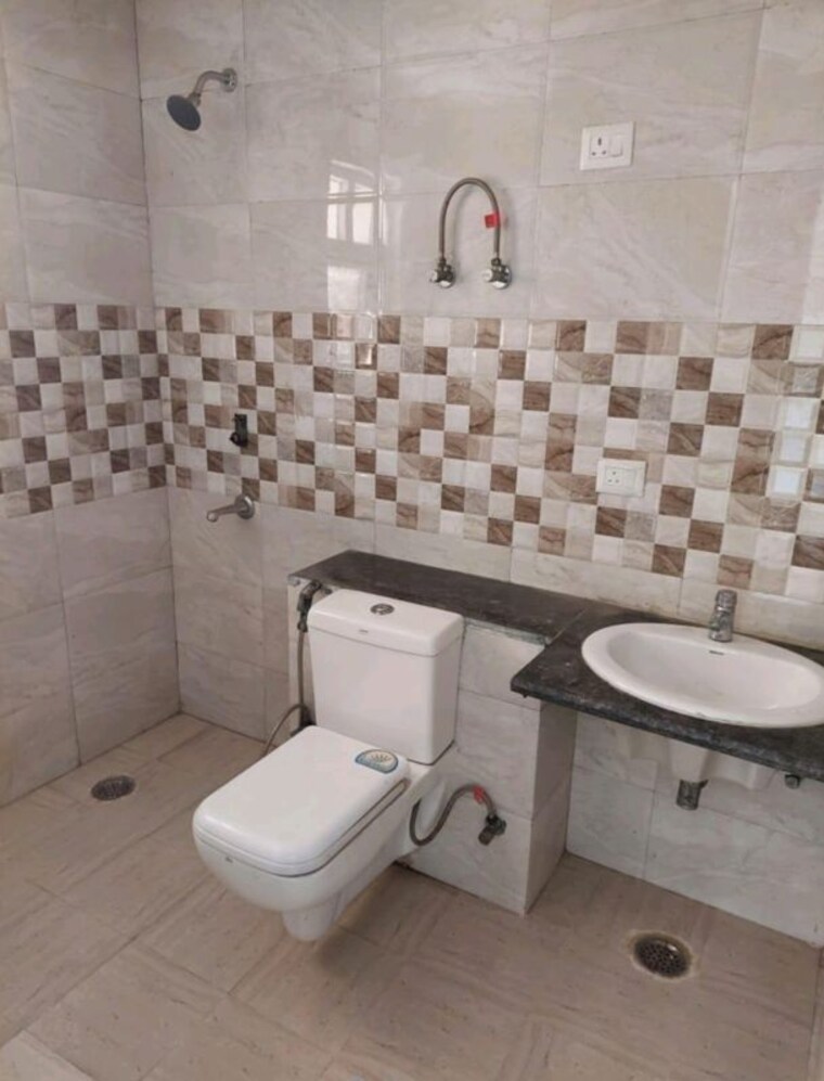 Bathroom, apex-athena 3 Bedroom 1895 Sq.Ft. Apartment In Sector 75 Noida 10127457
