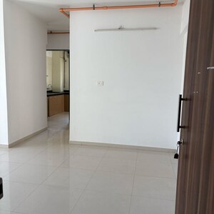 Room in 1.5 BHK Apartment at Sheth Avante, Mumbai Central Suburbs – for Rent