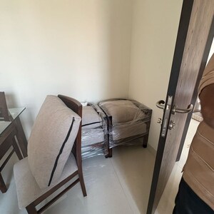 Staircase in 1.5 BHK Apartment at Sheth Avante, Mumbai Central Suburbs – for Rent