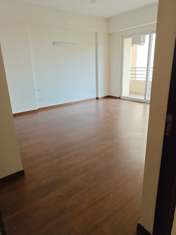 3 BHK + Servant Room Apartment For Sale in Dasnac Burj