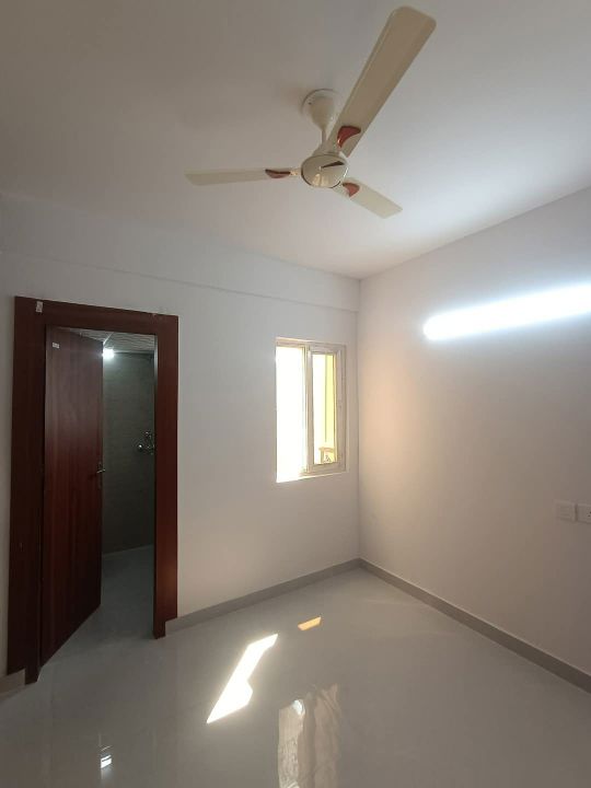 2 BHK + Servant Room Apartment For Rent in AIMS Golf Town