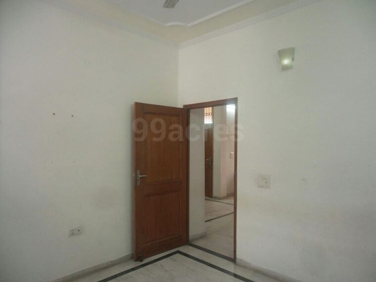 Room, sector 47 3.5 Bedroom 2000 Sq.Ft. Villa In Sector 47 Noida 10144364
