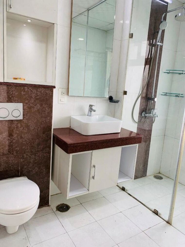 Bathroom, sector 47 3.5 Bedroom 2000 Sq.Ft. Villa In Sector 47 Noida 10144364