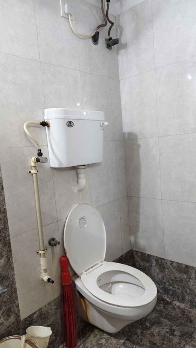 Bathroom, kabra-argentum 2 Bedroom 750 Sq.Ft. Apartment In Goregaon West Mumbai 10144368