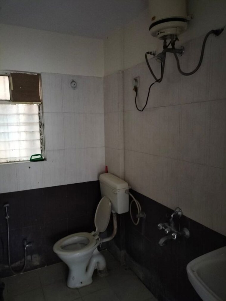 Bathroom, mantra-majestica 2 Bedroom 900 Sq.Ft. Apartment In Hadapsar Pune 10144357