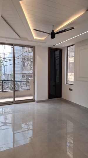 Room in 2 BHK Apartment at Ip Extension – for Sale