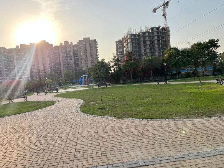 Garden, paras-ekam-homes  179 Sq.Yd. Plot In Sohna Sector 5 Gurgaon 10144392