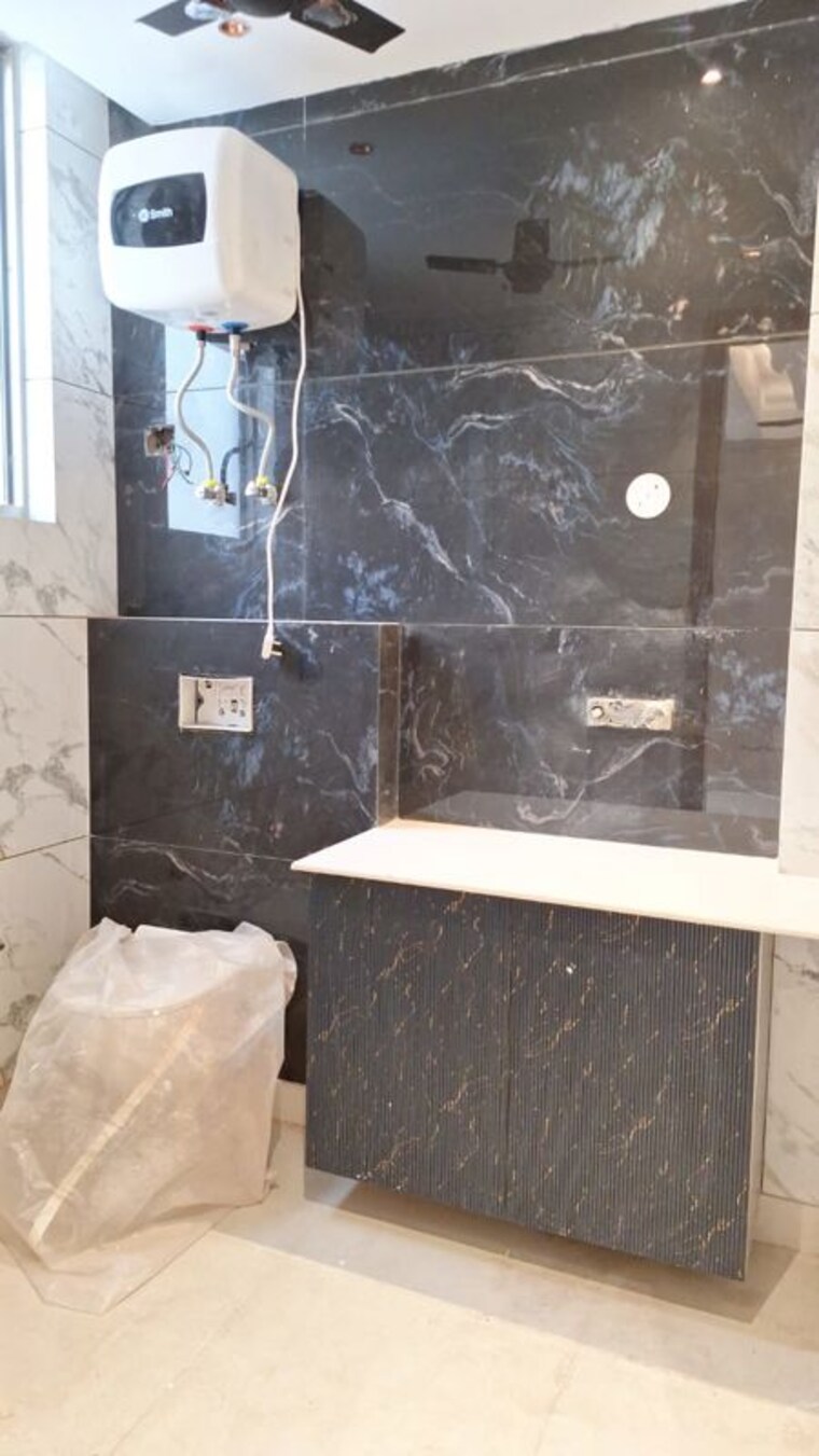 Kitchen, anand vihar 3 Bedroom 210 Sq.Yd. Apartment In Anand Vihar Delhi 10144402