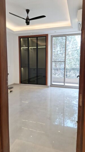 3 BHK Apartment For Rent in Anand Vihar